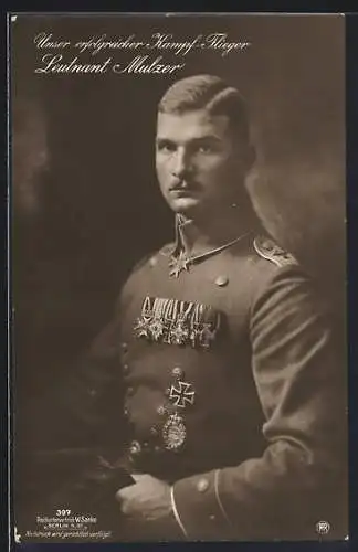 Foto-AK Sanke Nr. 397: Leutnant Mulzer in Uniform mit Orden, erfolgreicher Kampf-Flieger