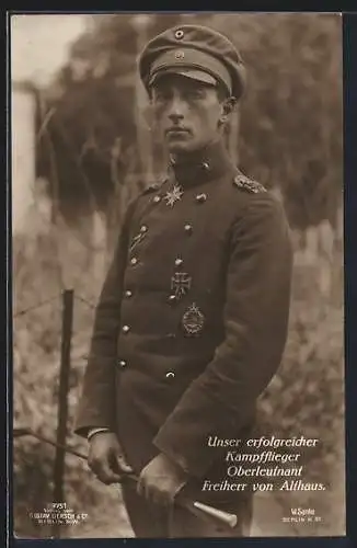 Foto-AK Sanke Nr. 37: Kampfflieger Oberleutnant Freiherr von Althaus in Uniform mit Orden