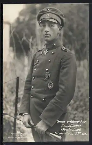 Foto-AK Sanke Nr. 383: Flieger Oberleutnant Freiherr von Althaus in Uniform mit Pour le Merite und EK