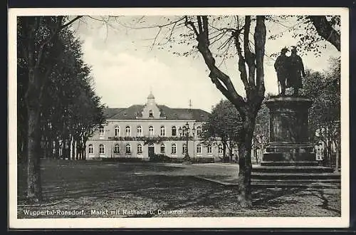 AK Wuppertal-Ronsdorf, Markt mit Rathaus und Denkmal