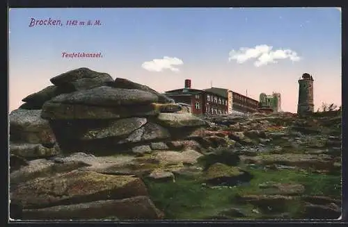 AK Brocken, Teufelskanzel mit Brockenhotel und Aussichtsturm