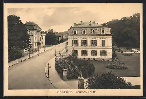 AK Meiningen, Grosses Palais mit Strassenpartie