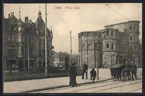 AK Trier, Strasse am Porta Nigra