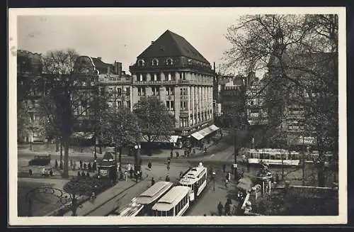 AK Düsseldorf, Strassenbahnen am Corneliusplatz