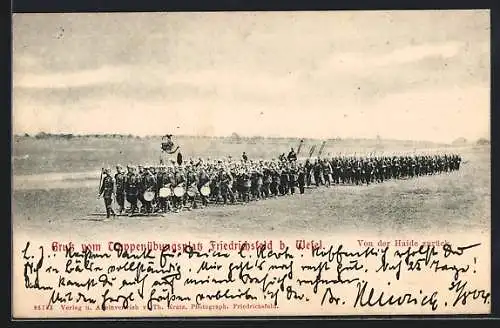 AK Friedrichsfeld b. Wesel, Truppenpbungsplatz, Soldaten kehren von der Haide zurück