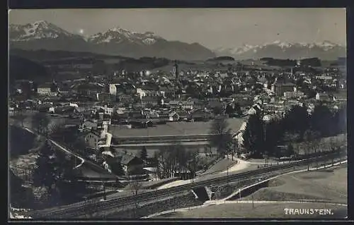 AK Traunstein, Ortsansicht mit den Bergen