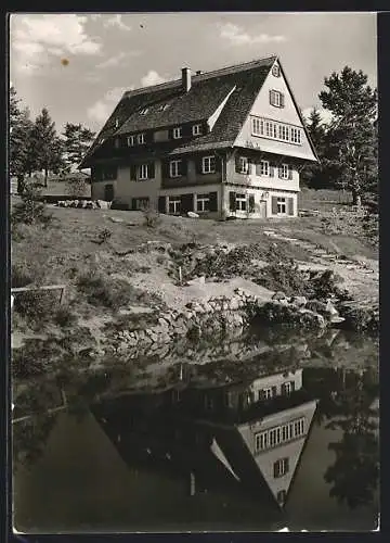 AK Kirnbach-Wolfach, Gasthaus Sommerecke, Uferpartie mit dem Haus