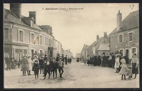 AK Asnières, Rue Gauchière animée avec habitants et commerces