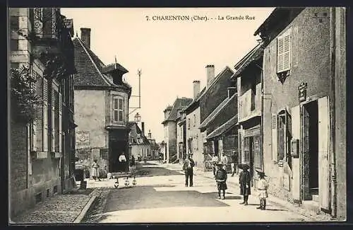 AK Charenton, La Grande Rue animée avec des passants et des maisons d`époque