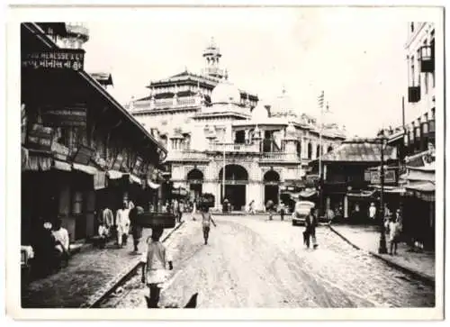 Fotografie Atlantic, Ansicht Mumbai / Bombay, Strassenansicht mit vielen Läden & Geschäften