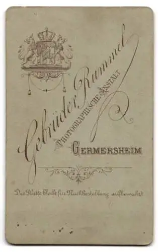Fotografie Gebr. Rummel, Germersheim, Junger Soldat in Uniform mit skeptischem Blick