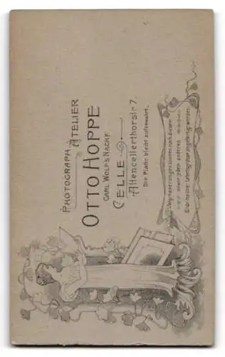 Fotografie Otto Hoppe, Celle, Altencellerthor Str. 7, Soldat des 77. Regiments in Uniform mir Portepee und Bajonett
