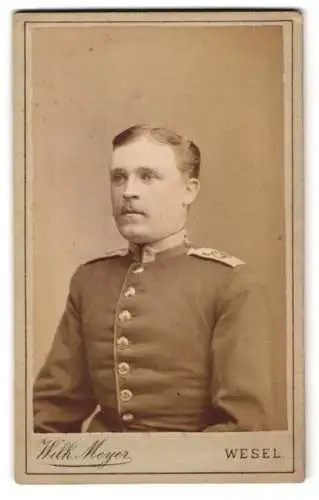 Fotografie Wilhelm. Meyer, Wesel, Baustrasse 642, Junger Uffz. des 73. Regiments in Uniform