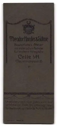 Fotografie Theodor Harder & Söhne, Celle i. H., Mauernstrasse, Einjährig-Freiwilliger des 77. Regiments in Uniform