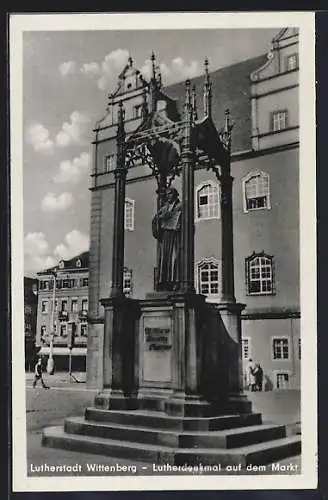 AK Wittenberg / Elbe, Lutherdenkmal auf dem Markt