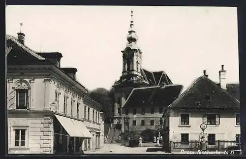 AK Gross Siegharts /N. Ö., Strassenpartie mit Rathaus