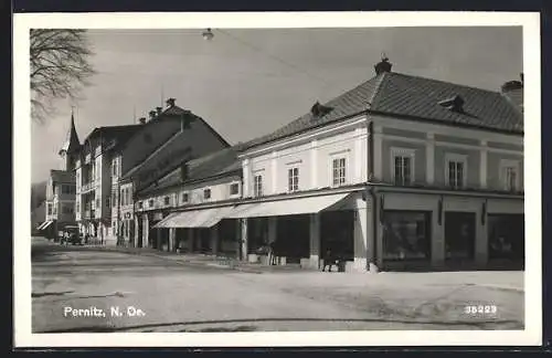 AK Pernitz /N. Oe., Strassenpartie mit Hotel-Pension Singer