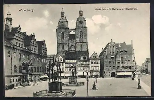 AK Wittenberg / Elbe, Marktplatz mit Wettersäule, Rathaus und Stadtkirche