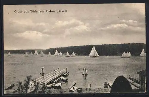 AK Berlin, Blick aus dem Gasthaus Gatow auf die Havel, Segelboote