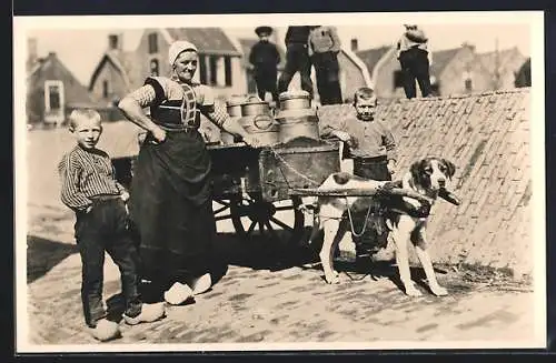 AK Bunschoten-Spakenburg, Milchtransport per Hundegespann