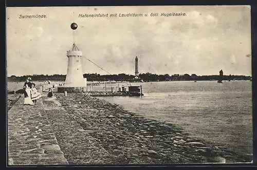 AK Swinemünde, Hafeneinfahrt mit Leuchtturm und östl. Kugelbaake