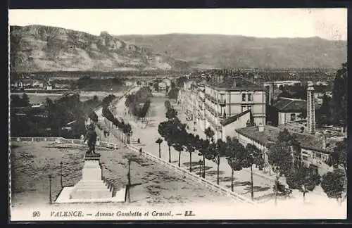 AK Valence, vue des avenues Gambetta et Crussol, au fond les montagnes