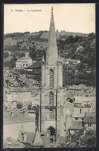 AK Tulle, La Cathédrale et la ville environnante