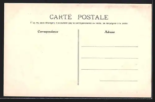 AK Vitré, Église Sainte-Croix et rue animée