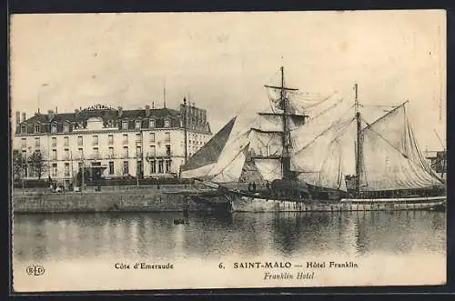 AK Saint-Malo, Hôtel Franklin et voilier sur la Côte d`Émeraude