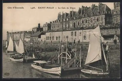 AK Saint-Malo, La Cale de Dinan avec bateaux amarrés au quai