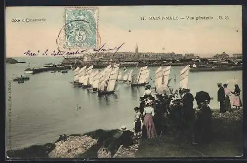 AK Saint-Malo, Vue générale avec voiliers et spectateurs sur la rive