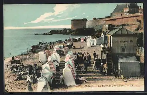 AK Saint-Malo, La Plage de Bon-Secours avec cabines de bain et fortifications