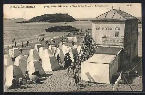 AK Saint-Malo, La Plage de Bon-Secours et Le Grand Bé avec cabines de plage et baigneurs