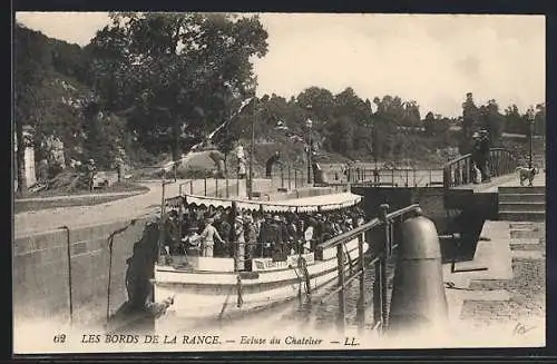 AK Bords de la Rance, Écluse du Châtelier avec bateau et passagers