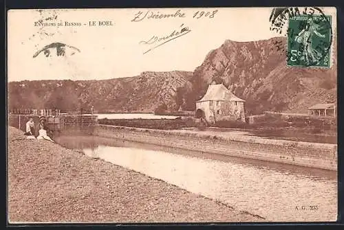 AK Le Boël, Vue pittoresque du moulin et des falaises rocheuses