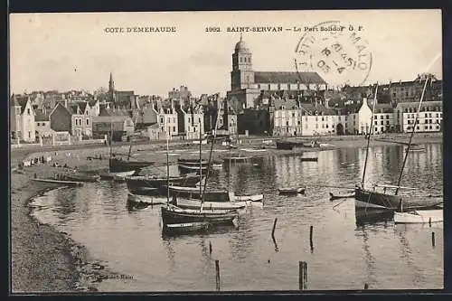 AK Saint-Servan, Le Port Solidor avec bateaux au rivage de la Côte d`Émeraude