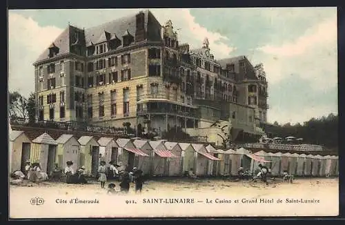 AK Saint-Lunaire, Le Casino et Grand Hôtel de Saint-Lunaire avec cabines de plage sur la Côte d`Émeraude