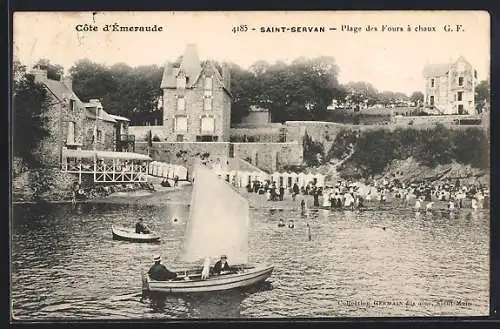 AK Saint-Servan, Plage des Fours à chaux avec voiliers et baigneurs sur la Côte d`Émeraude