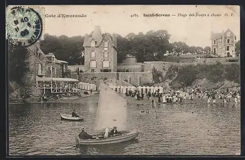 AK Saint-Servan, Plage des Fours à Chaux avec baigneurs et bateaux à voile