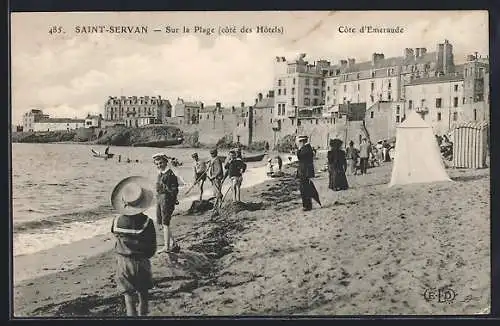 AK Saint-Servan, Sur la Plage (côté des Hôtels) Côte d`Émeraude