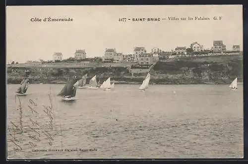 AK Saint-Briac, Villas sur les falaises et voiliers sur la mer