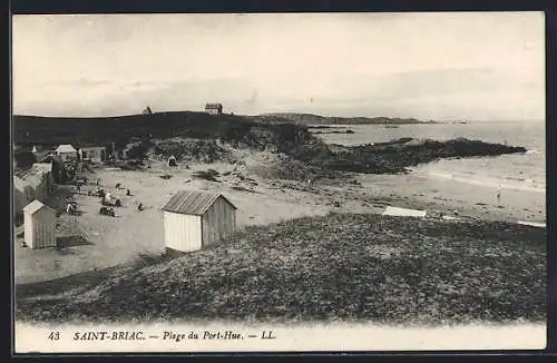 AK Saint-Briac, Plage du Port-Hue avec cabines de plage et vue sur la côte rocheuse