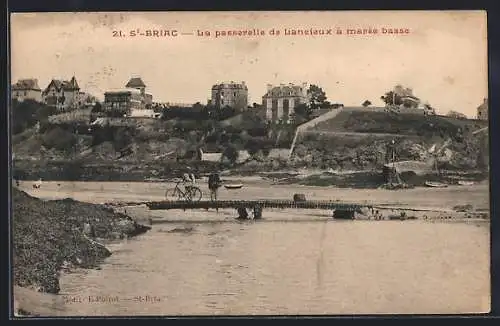 AK Saint-Briac, La passerelle de Lancieux à marée basse