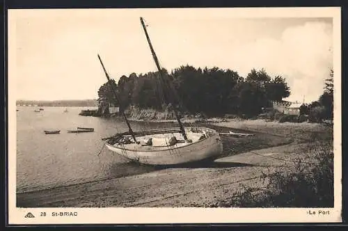 AK Saint-Briac, Le Port avec bateau sur la plage