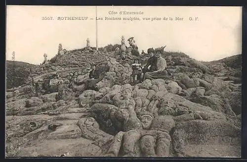 AK Rothéneuf, Les Rochers sculptés, vue prise de la mer