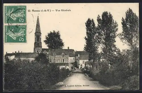 AK Messac, Vue générale du village avec clocher et maisons entourées d`arbres