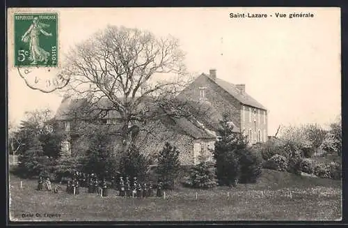 AK Saint-Lazare, Vue générale de la maison entourée d`arbres et de personnes dans le jardin