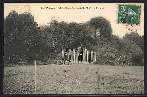 AK Paimpont, La Grotte de N.-D. de Paimpont avec vélos devant l`entrée