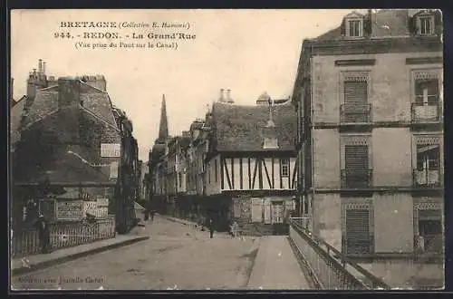 AK Redon, La Grand`Rue vue du pont sur le canal