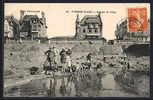 AK Paramé-Plage, Groupe de villas et enfants jouant sur la plage